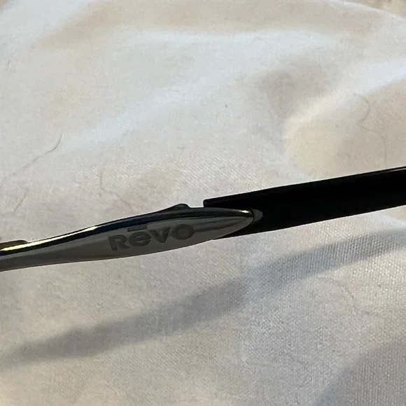 Vintage Revo Blue polarized H2o sunglasses. Style 3050 - Picture 8 of 10